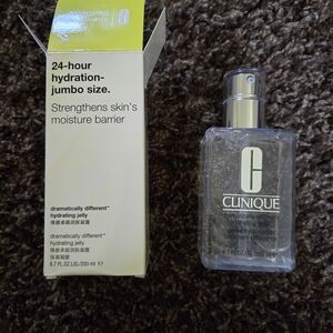 Clinique Dramatically Different Hydrating Jelly